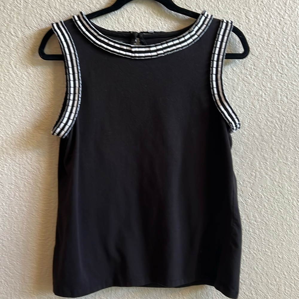 Talbots cute sleeveless classic black and white top! Size Petite Large